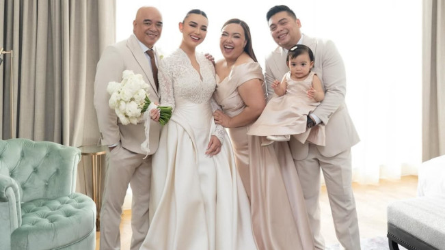 Amanda  Manopo bersama ayah dan keluarga. [Instagram]